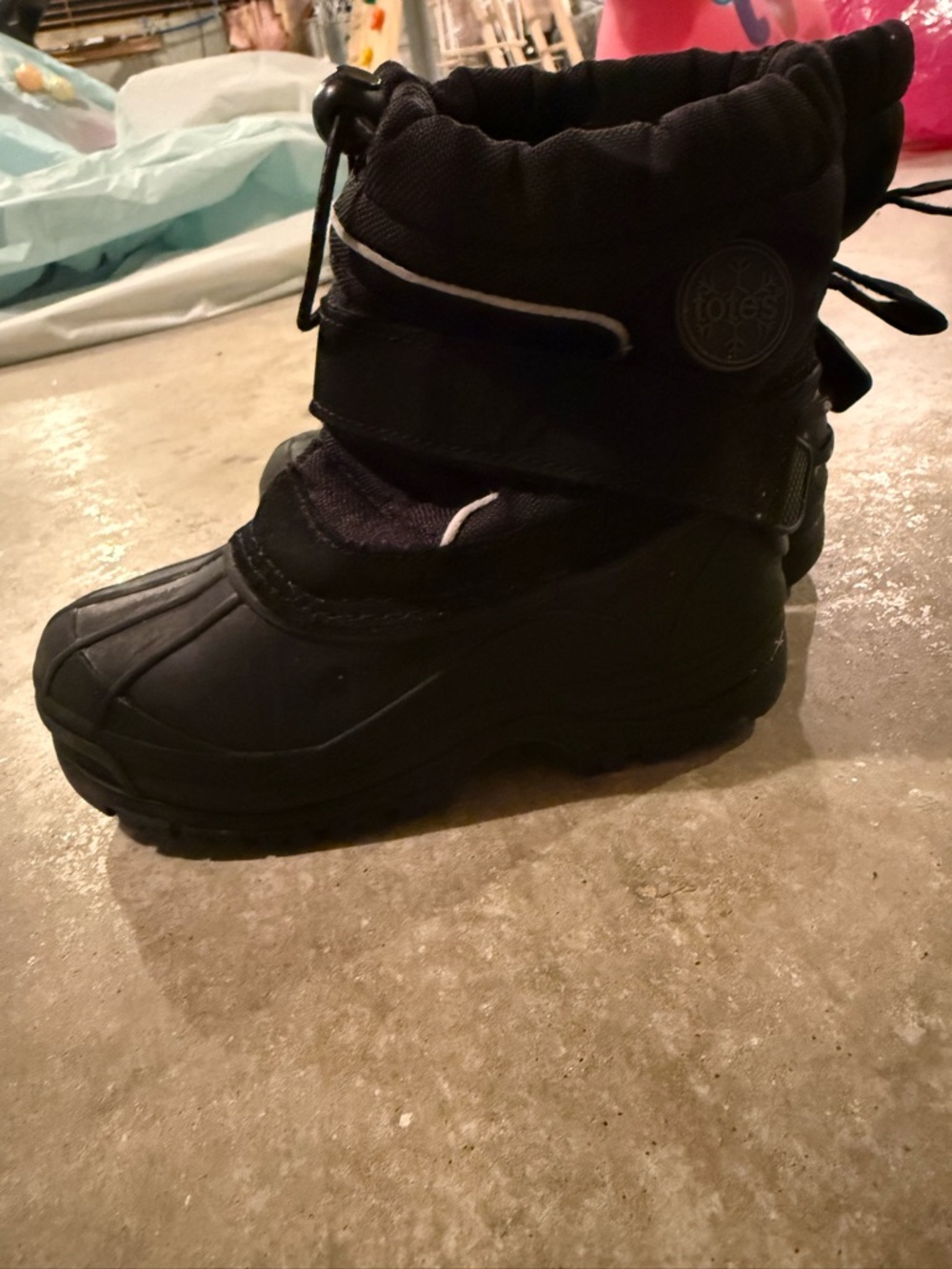 Totes Kids 10T Black Waterproof Insulated Snow Boots. Great condition.